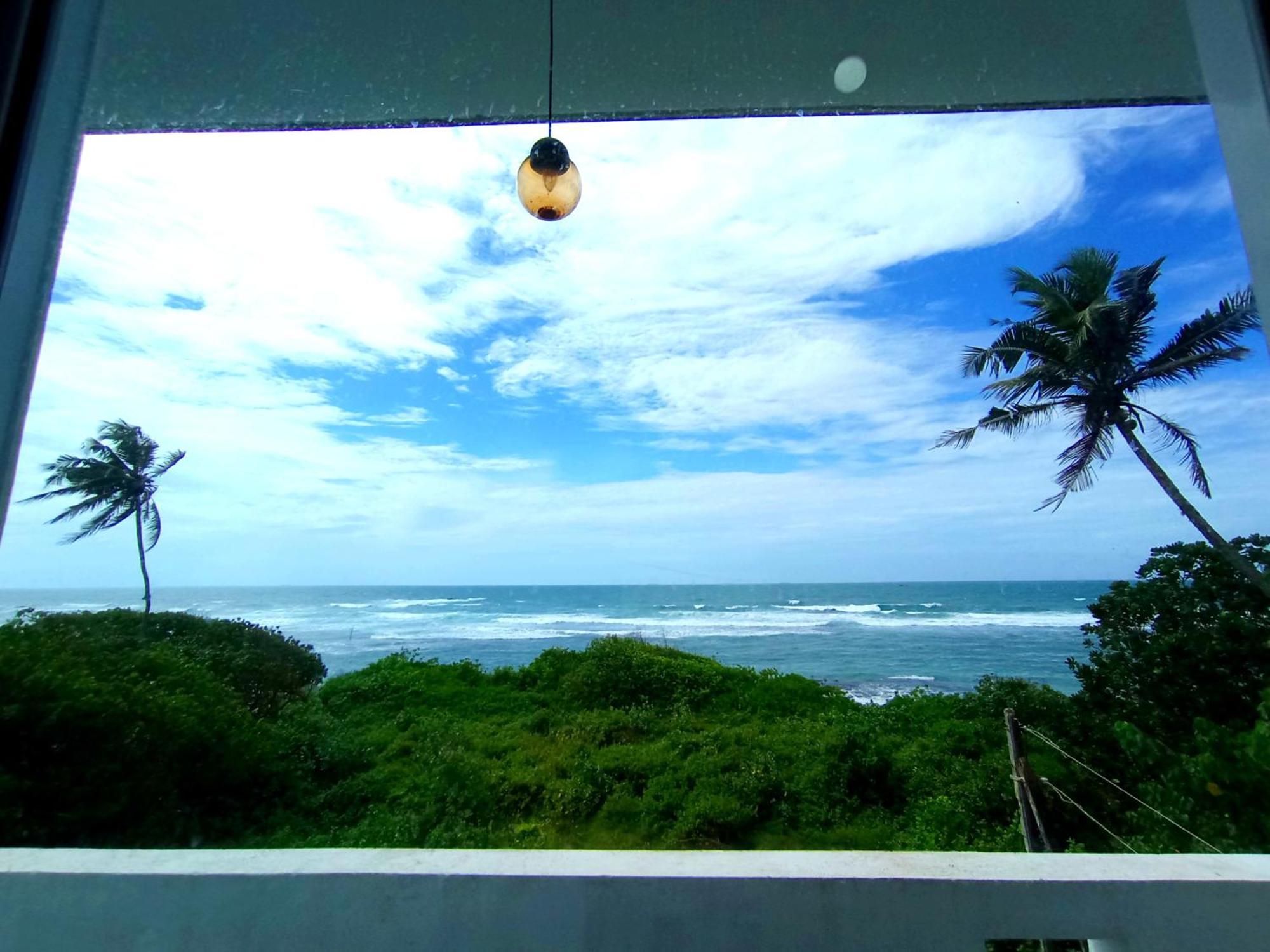 Blue Waves Ocean Mirissa Hotell Exteriör bild